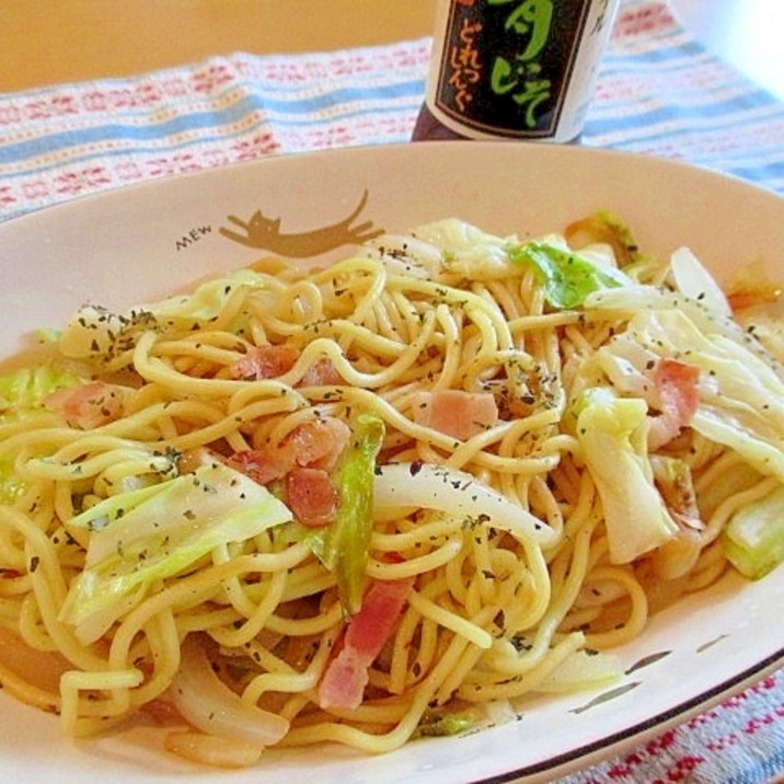 さっぱり爽やか☆青じそとバジルの風味の塩焼きそば